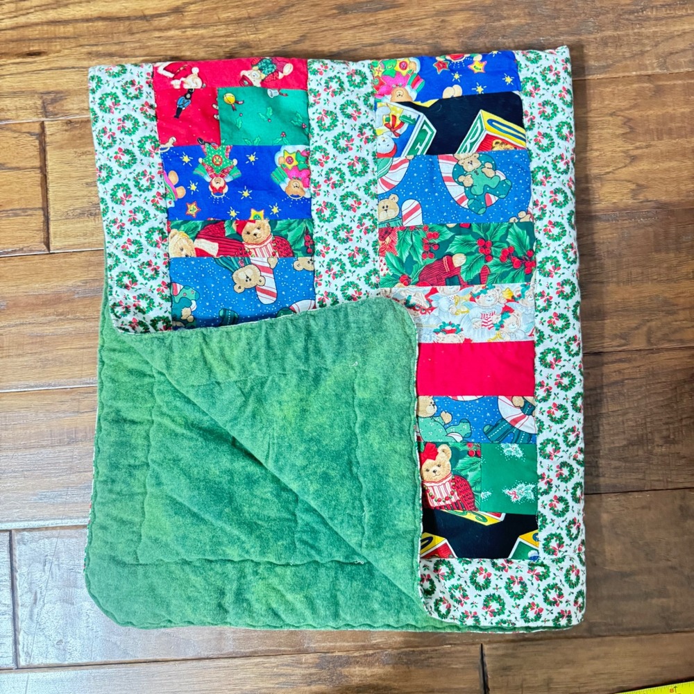 Handmade Christmas Teddy Bear Patchwork Baby Quilt Holiday Lap Blanket 39x34